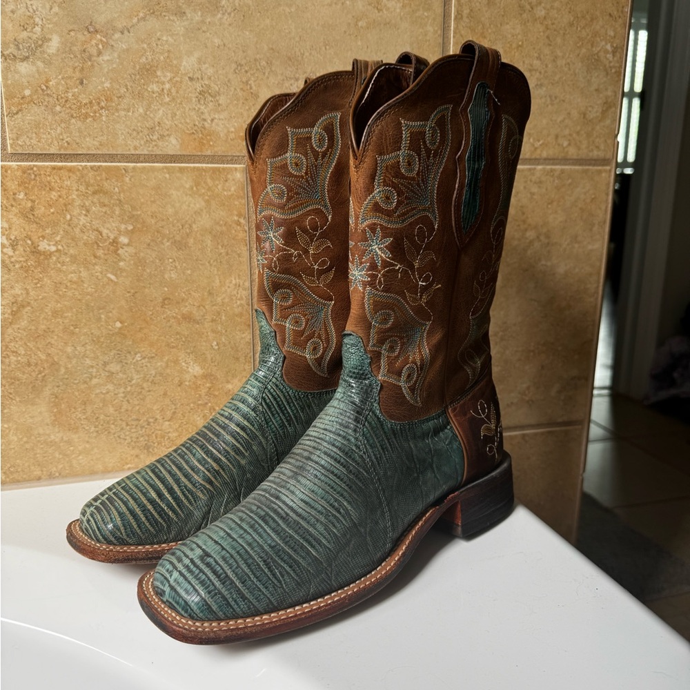 Tony Lama Women’s TEAL Lizard Boots size 8